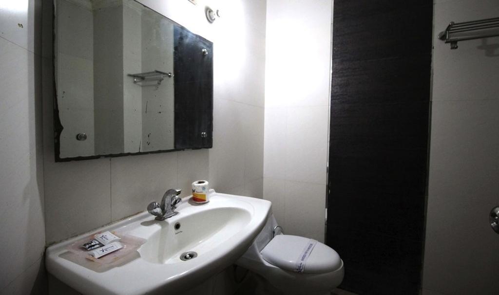 Hotel Unistar Νέο Δελχί Εξωτερικό φωτογραφία
