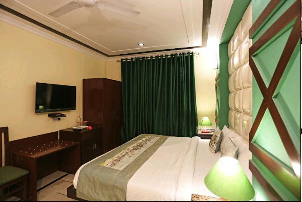 Hotel Unistar Νέο Δελχί Εξωτερικό φωτογραφία